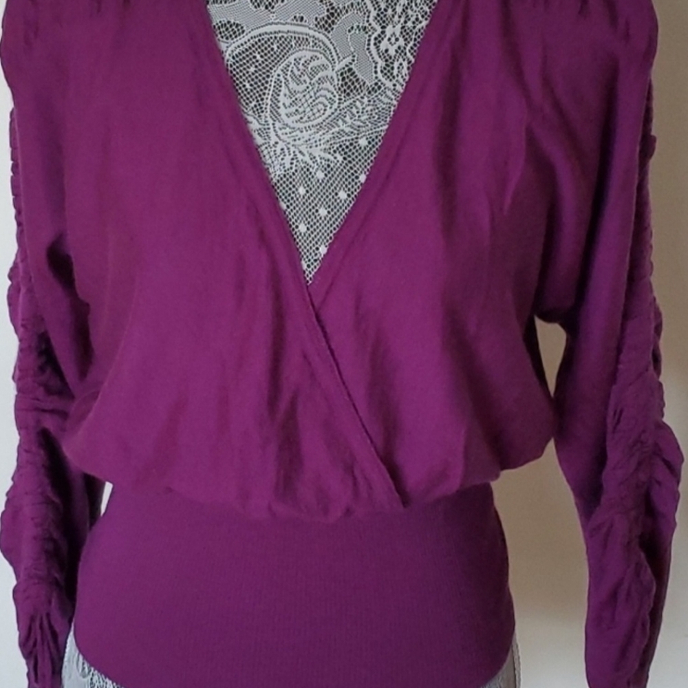 Missoni Cashemere Women's Purple V-Neck Sweater. Size M .